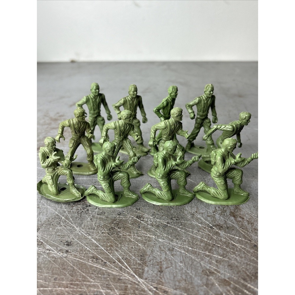 Vintage MPC Ring Hand Soldier Lot Of 12‎ Walking Kneeling Lunging Green 2.5"